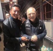 55岁的李连杰被说像80岁老翁，本尊亲自回应：就不能盼我点好啊！