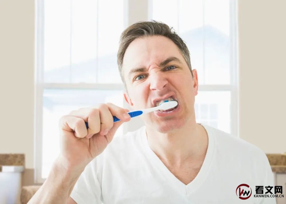 为什么正确刷牙后还是一股口臭味，中医告诉你怎么治口苦口臭