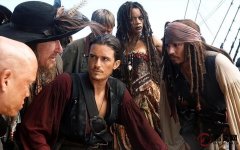 海盗、宝藏和超自然元素,都体现在电影《加勒比海盗》的哪里?