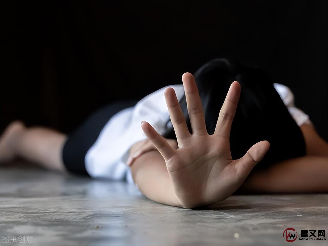 50岁大妈被小伙尾随侵犯,却并未报警,“他年轻,我不亏”