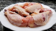 吃鸡危害大，容易得癌症？坦白说：要是想长寿，2种肉确实要少吃