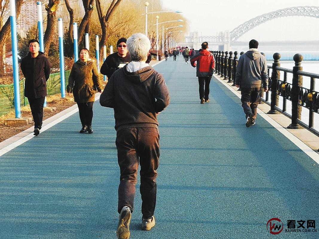 这样走路会“短命”!你每天在折寿还不知道?想长寿就这样走路