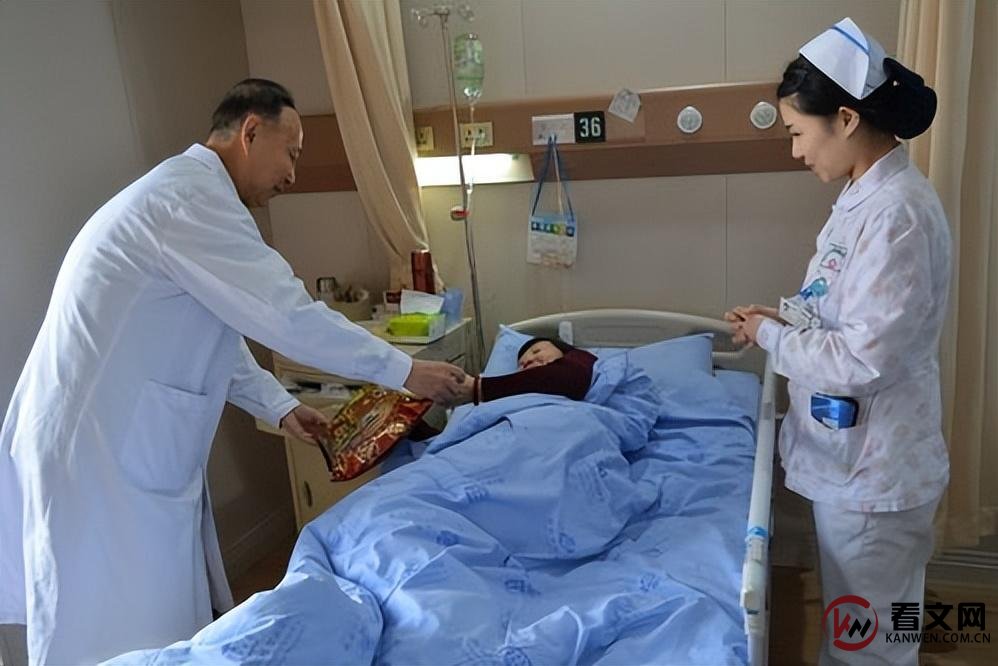 40岁女子高烧三天,查不出病因后心衰,脱下裤子后医生发现病灶