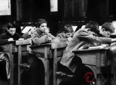 电影《四百击》的梗概简介、影评：青少年反叛怎么形成的？学校教育是其中原因吗？