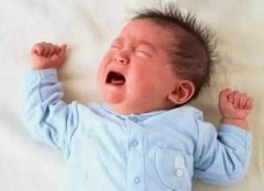 出生的新生儿哭闹是怎么回事