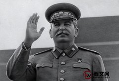 斯大林的领导风格与政策影响：集权统治与社会变革