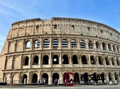 罗马竞技场，又称斗兽场或角斗场，是古罗马最著名的建筑之一